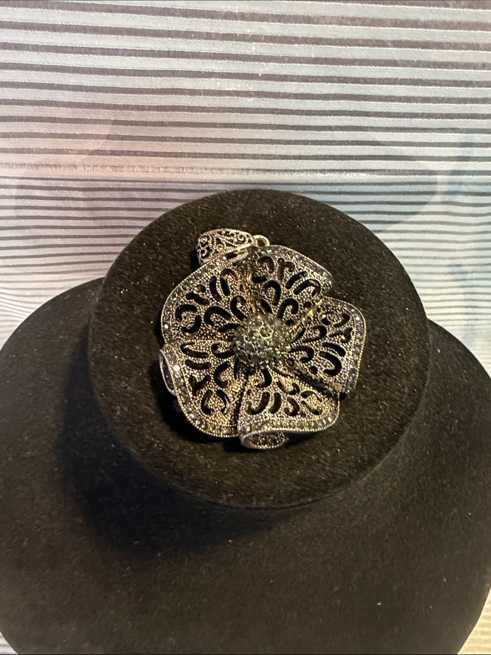 Black Filigree Flower Pendant - Elegant Women's Jewelry